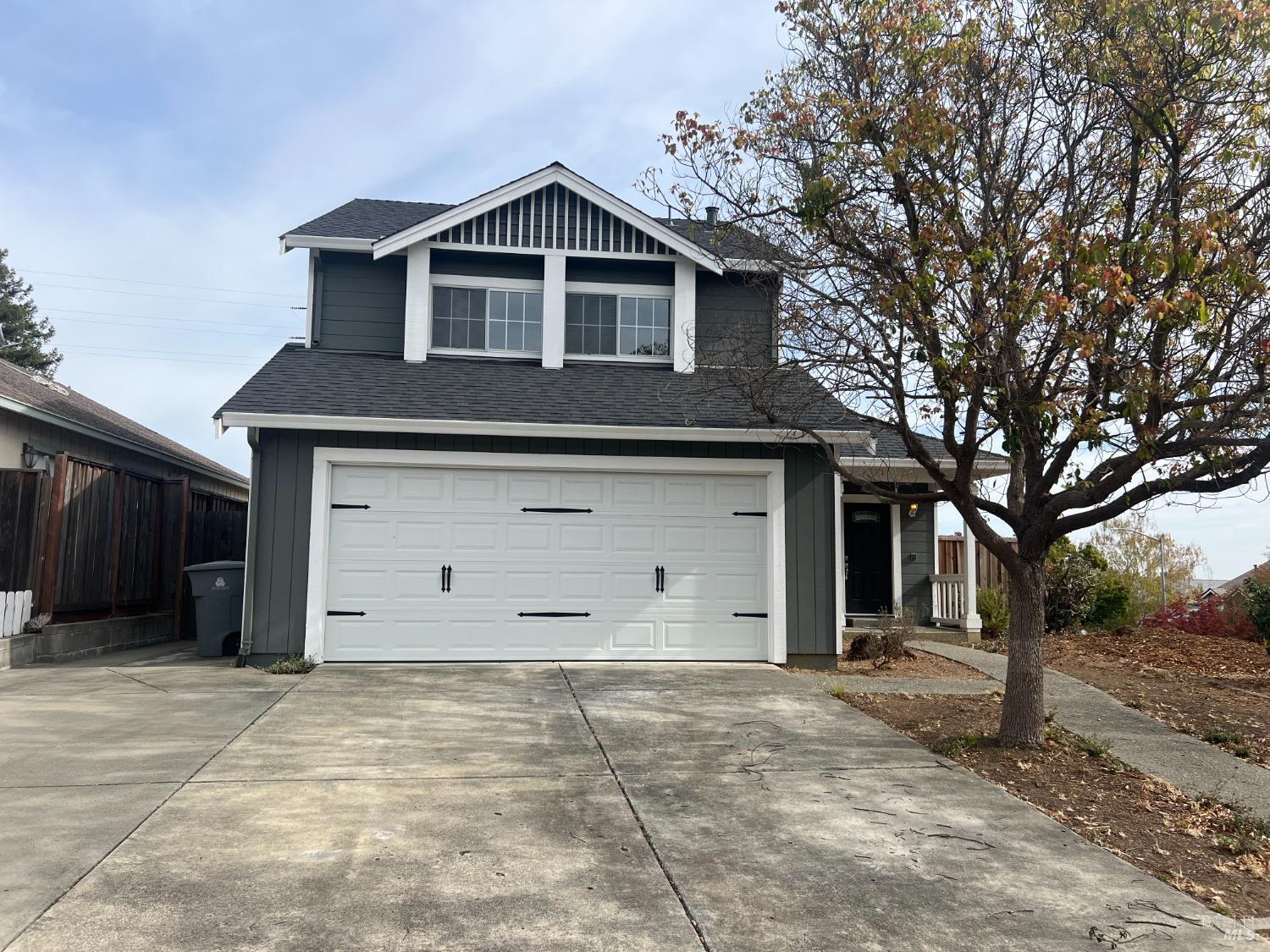 Peaceful and quiet location, 2 story home, clean and ready! Living, dining, laundry and guest bathroom, large kitchen and family room with fireplace on main floor. 3 bedrooms and 2 bathrooms upstairs which includes primary suite with filtered water views.