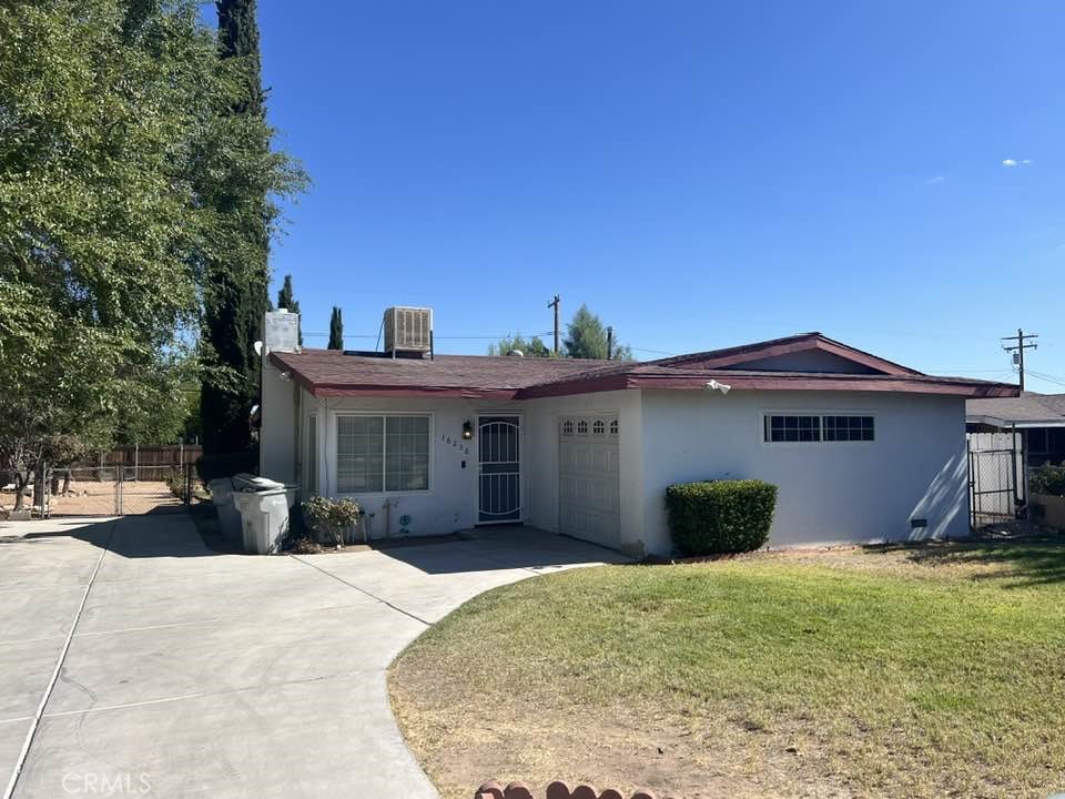 a view of a house with a backyard