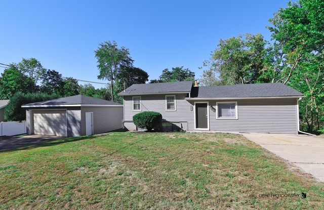 $2,100 | 38416 North 4th Avenue | Antioch Township - Lake County