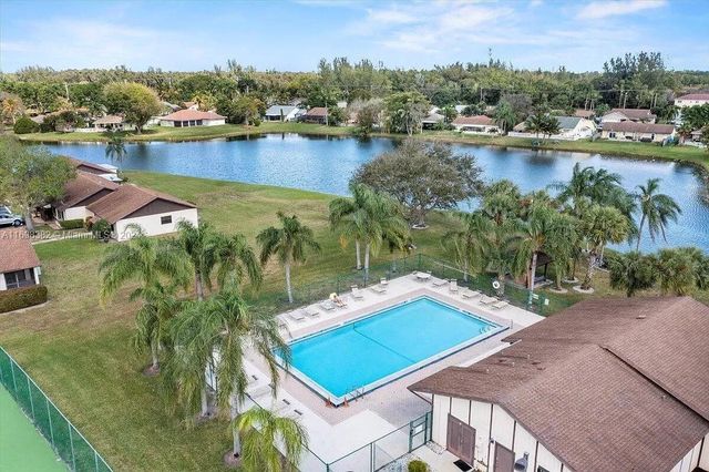 $289,600 | 77 Vía De Casas Norte, Unit 77 | Boynton Beach