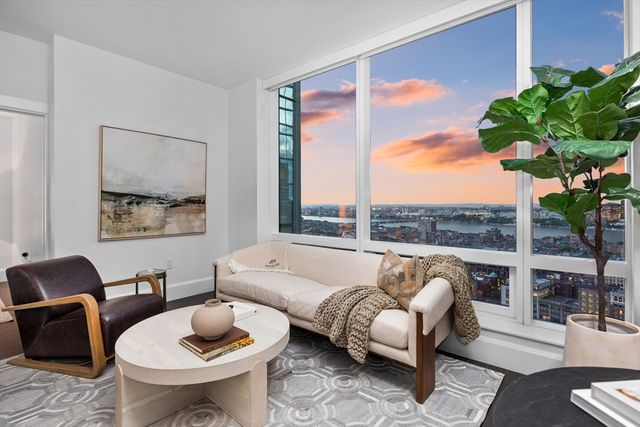 $1,950,000 | 40 Trinity Place, Unit 25D | Back Bay