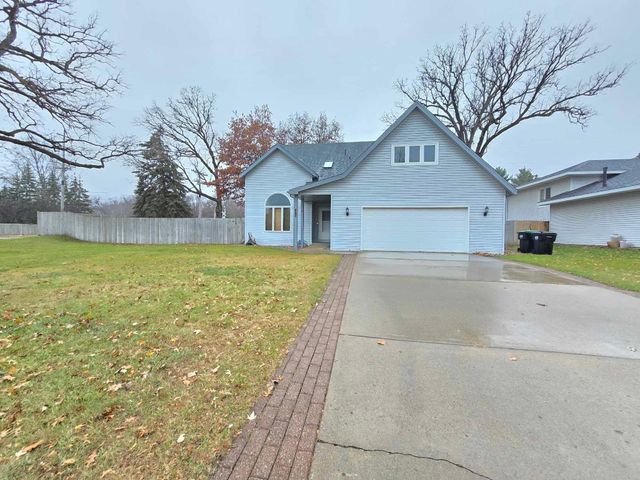 $365,000 | 10440 Eagle Street Northwest | Coon Rapids