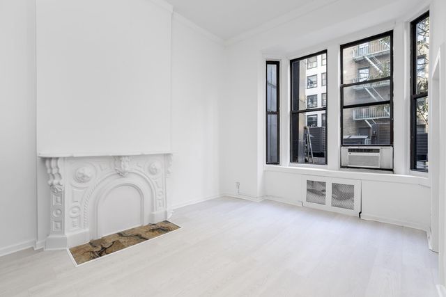 $3,250 | 336 West 46th Street, Unit 2R | Hell's Kitchen