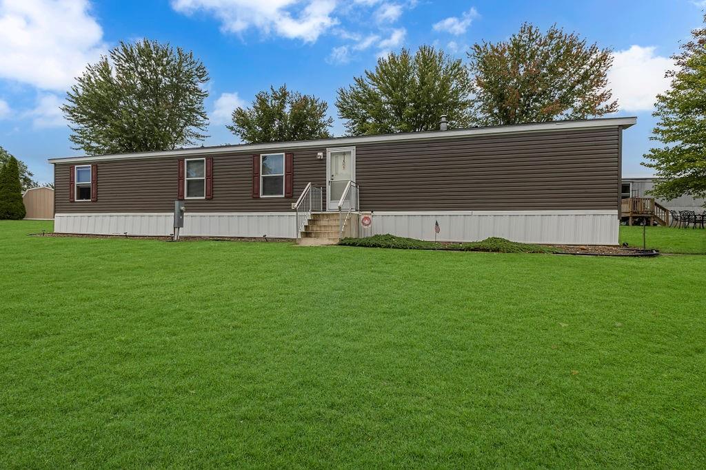 a view of a back yard of the house