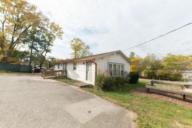 $2,300 | 1240 East Miller Drive | Barclay Gardens