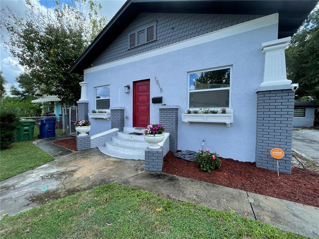 a view of a house with backyard and a garden