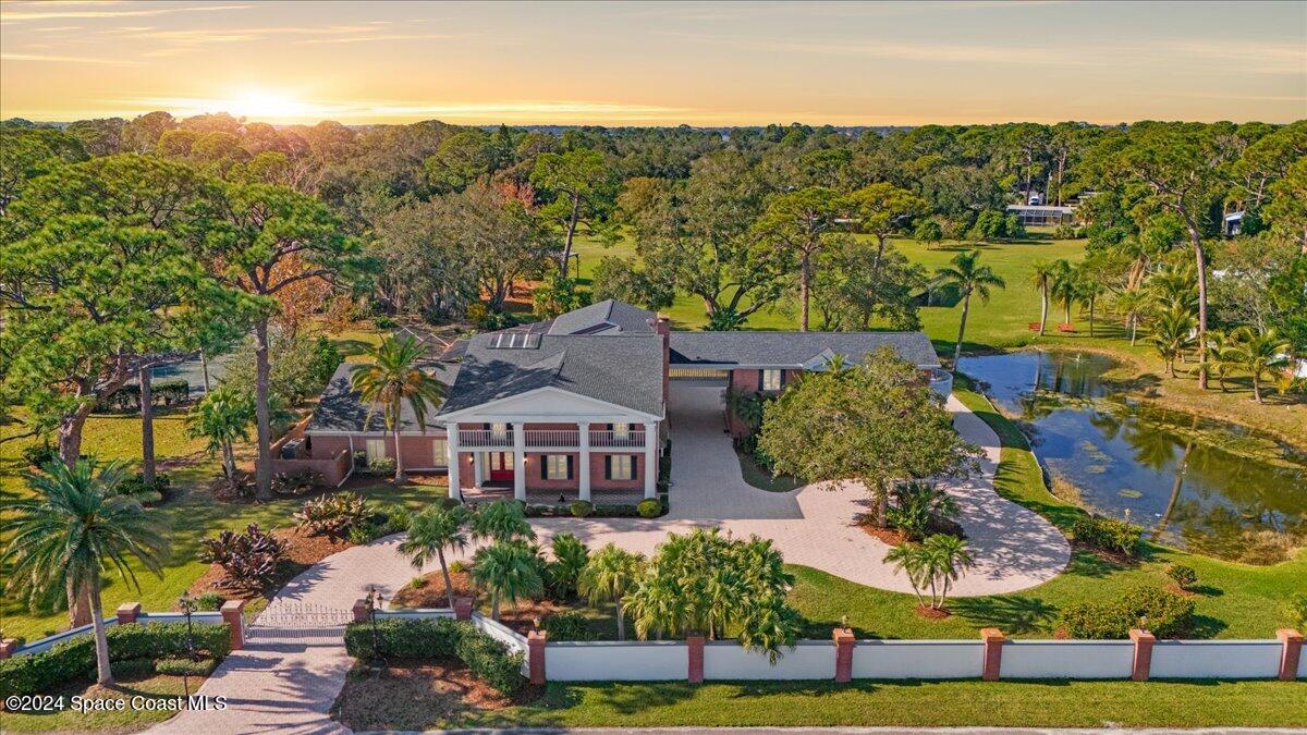 an aerial view of multiple house