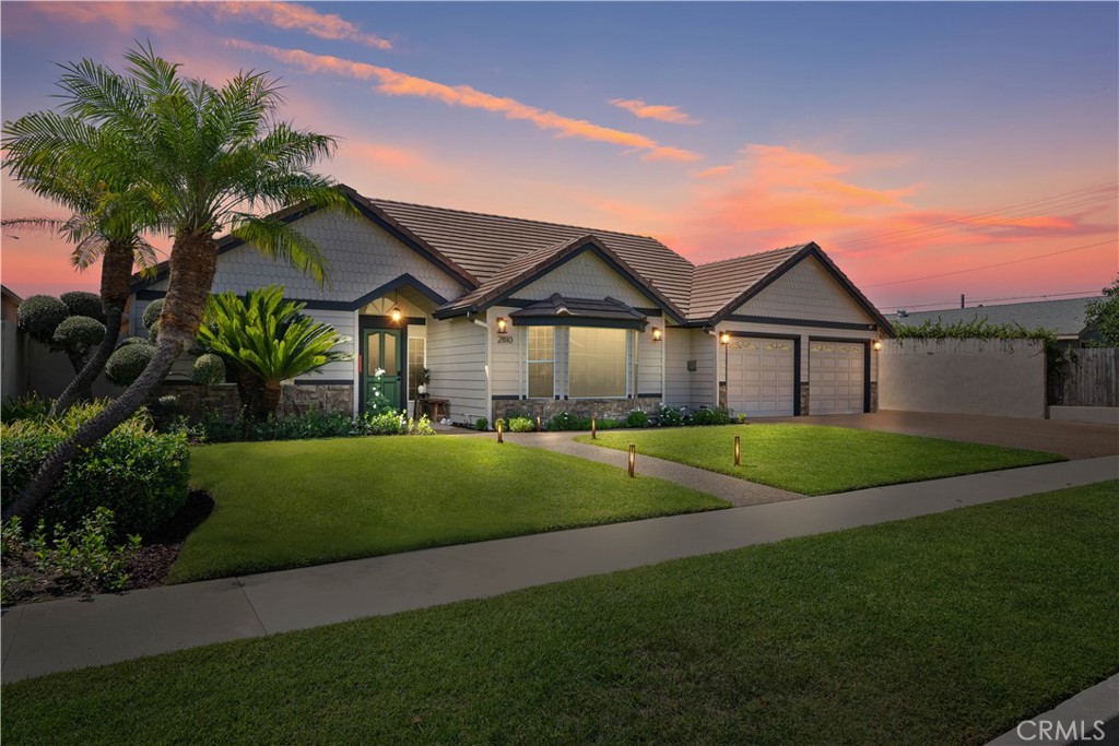 a view of house with garden