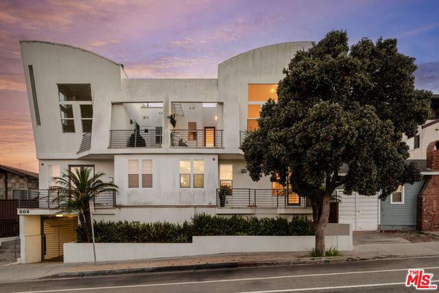 $1,850,000 | 502 Rosecrans Avenue, Unit B | Manhattan Beach Sand