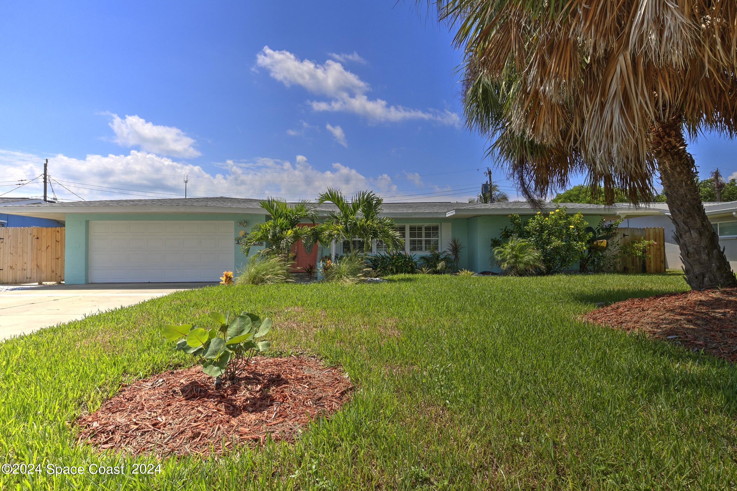 a view of a yard with palm trees