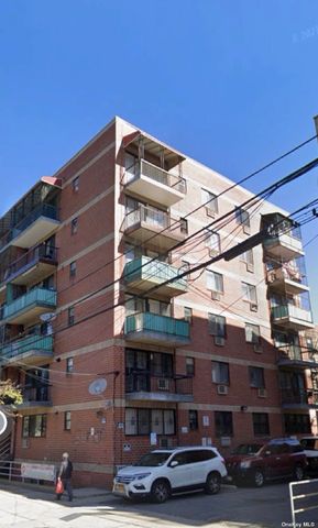 $729,000 | 34-45 Leavitt Street, Unit 4A | Flushing