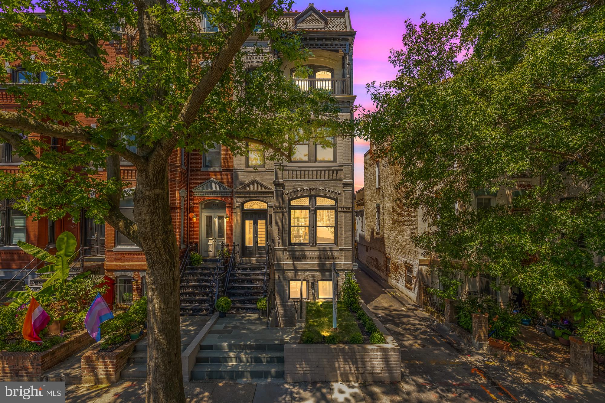 a view of a pathway of a house