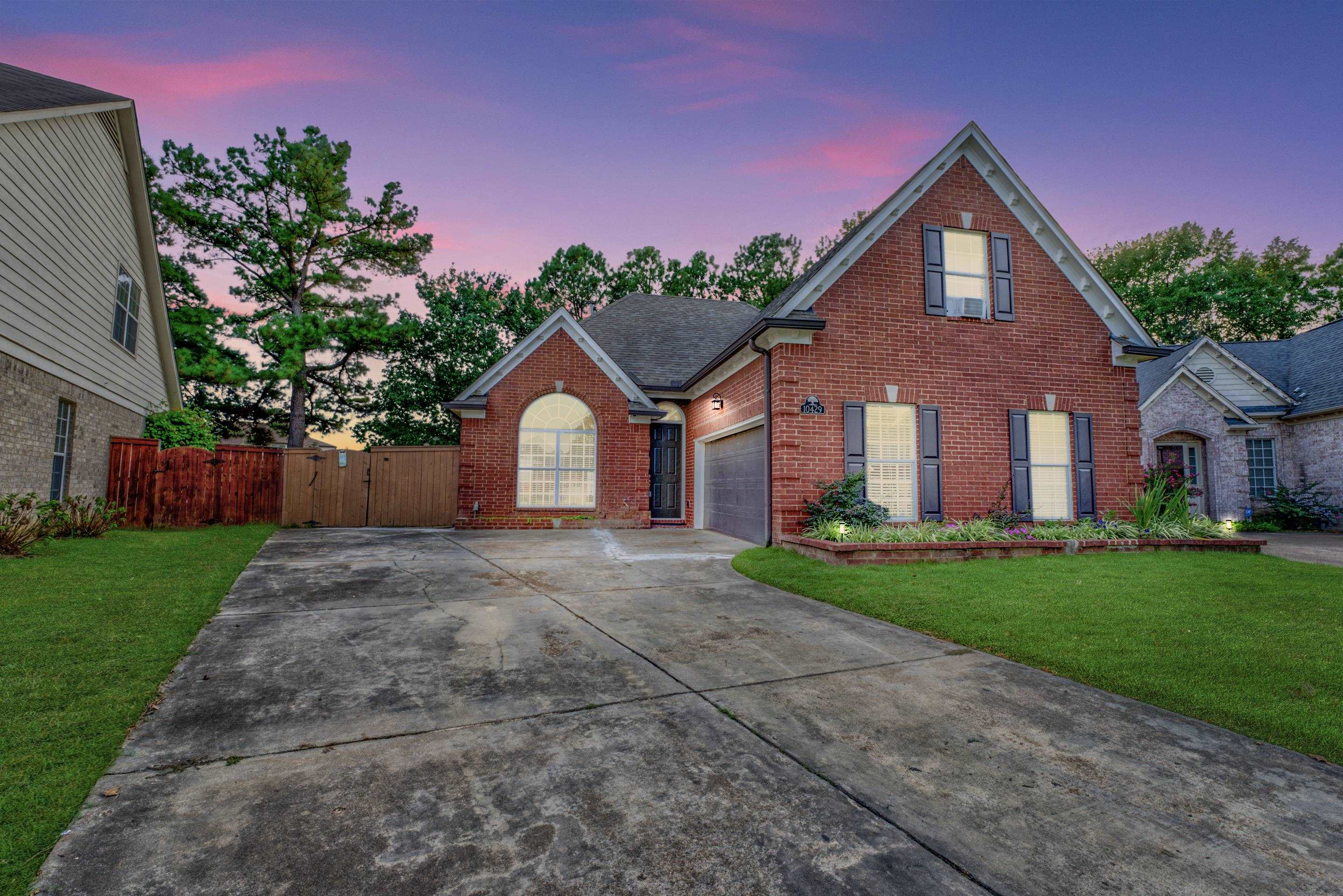 The beautiful Collierville home features 4 bedrooms, 2.5 baths, smooth ceilings, neutral colors, cozy fireplace, open floor plan, and an in-ground pool!