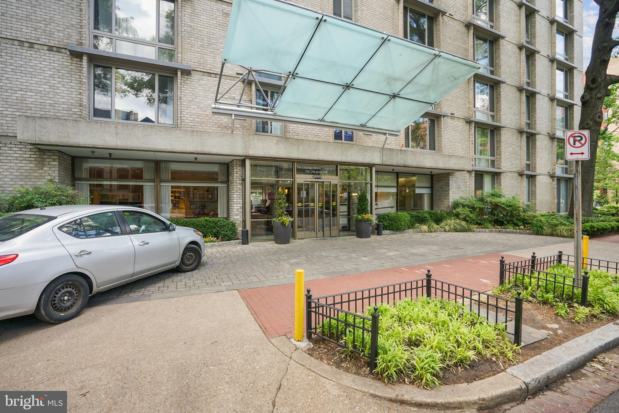 a car parked in front of a building