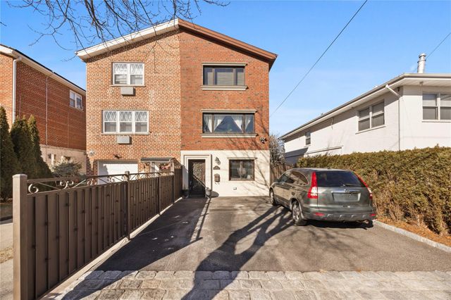 $900,000 | 229 Ditmars Street | City Island