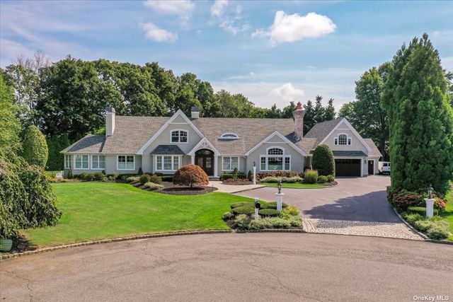 $1,900,000 | 5 Squire Path | Smithtown Hamlet