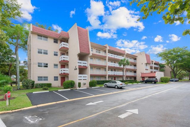 $130,000 | 1005 Country Club Drive, Unit 201 | Margate