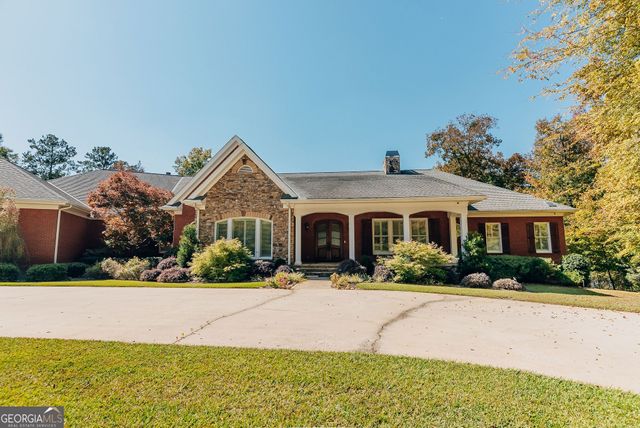 $1,690,000 | 135 Lake Ridge Drive | Macon-Bibb County