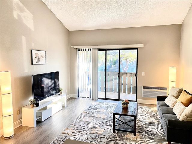 $1,900 | 3535 Banbury Drive, Unit 4 | La Sierra