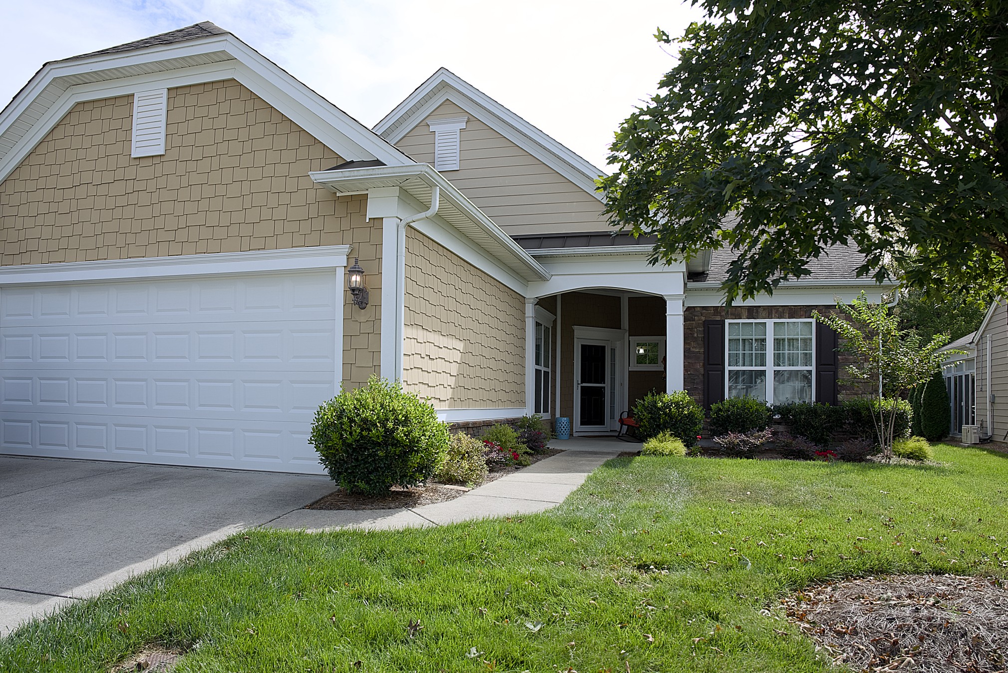 Welcome Home to 105 Privateer Lane.  This is a 1 level home with 2 bedrooms and 2 full bathrooms.  It has an irrigations system.  This home has been very well cared for.