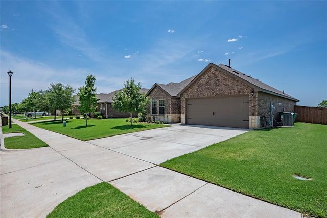 $325,000 | 251 Thoroughbred Street | Waxahachie