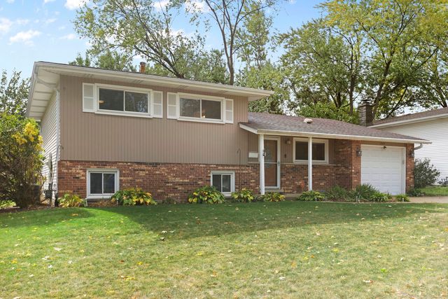 $405,000 | 207 Hickory Lane | Schaumburg