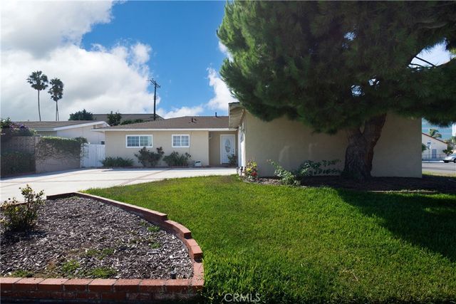 $1,275,000 | 17121 Granada Lane | Northeast Huntington Beach