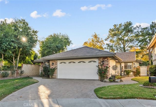 $929,800 | 26203 Benito Court | Valencia