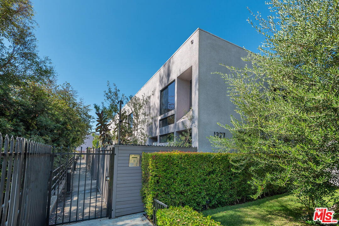 a house view with a outdoor space