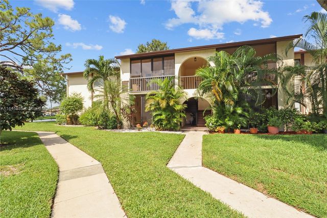 $199,000 | 313 Knotty Pine Circle, Unit A2 | Greenacres