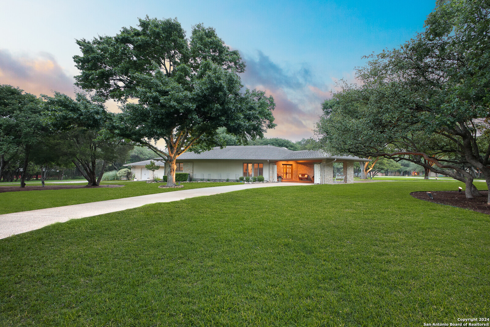 a view of house with a yard