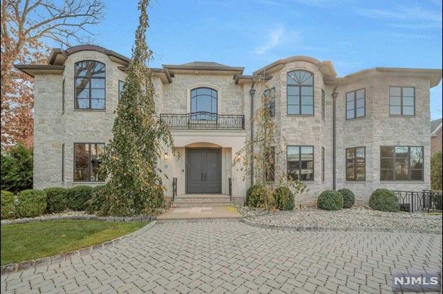 $3,000,000 | 15 Stephen Drive | Englewood Cliffs