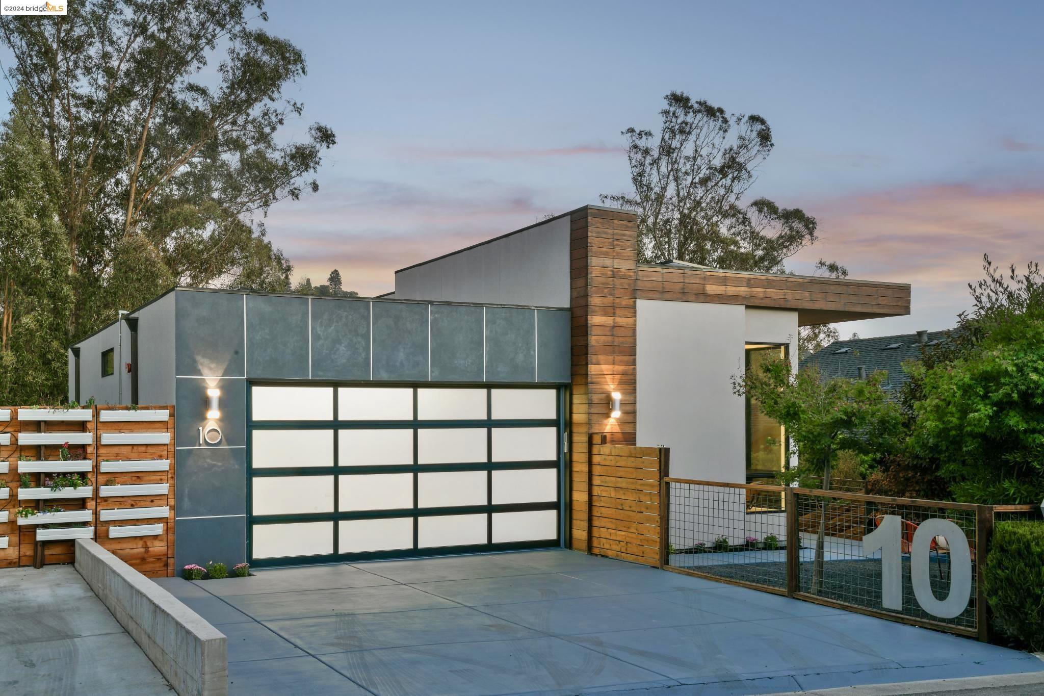 a view of a garage