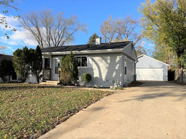 $244,900 | 113 Hickory Drive | Carpentersville