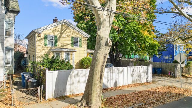 $329,900 | 75 Exchange Street | Quinnipiac River Historic District