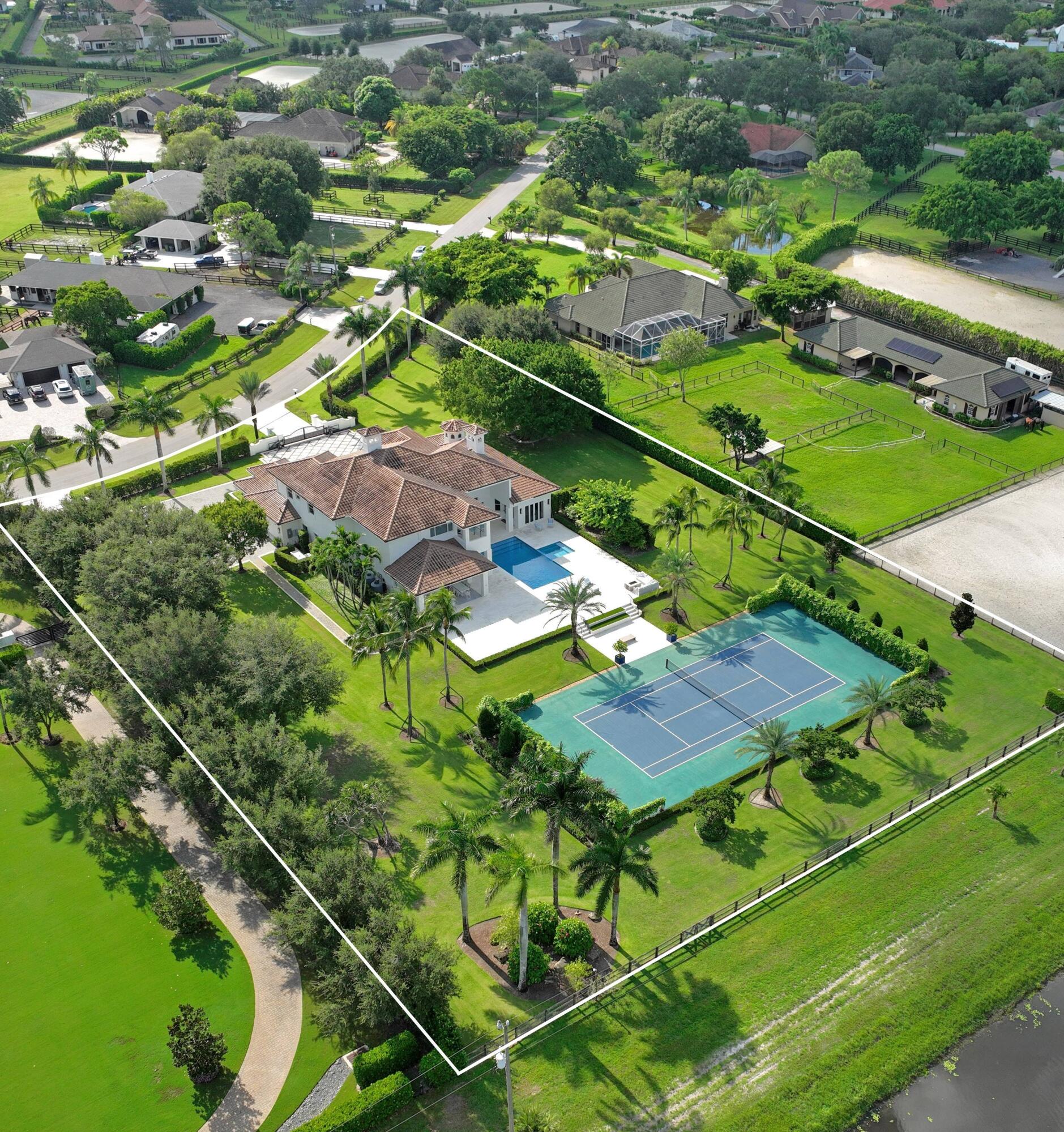 a view of a tennis court