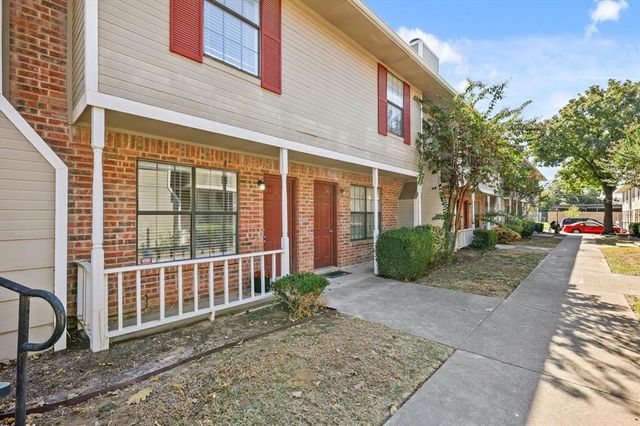 $1,875 | 929 West Hickory Street, Unit B17 | Denton