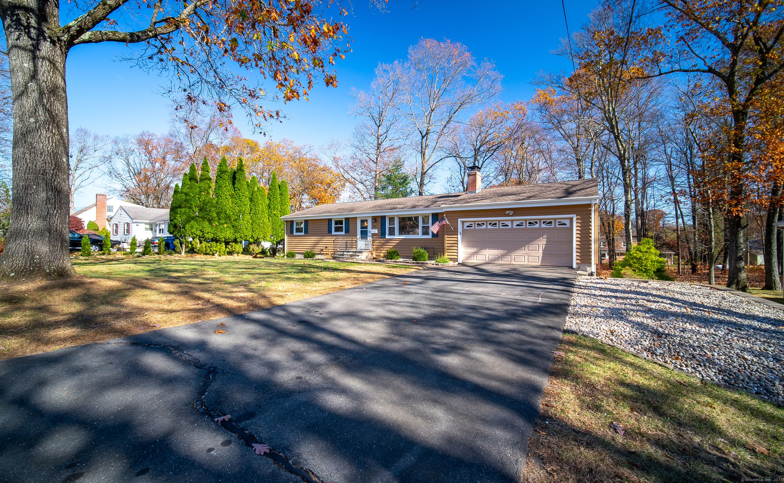 a view of a house with a yard