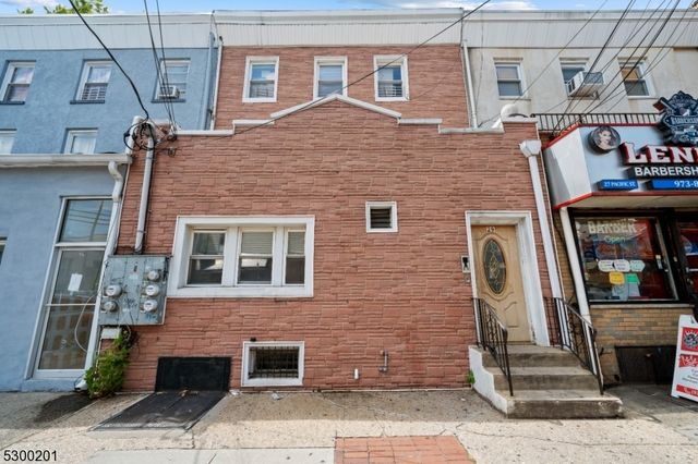 $1,525 | 29 Pacific Street, Unit 1 | North Ironbound