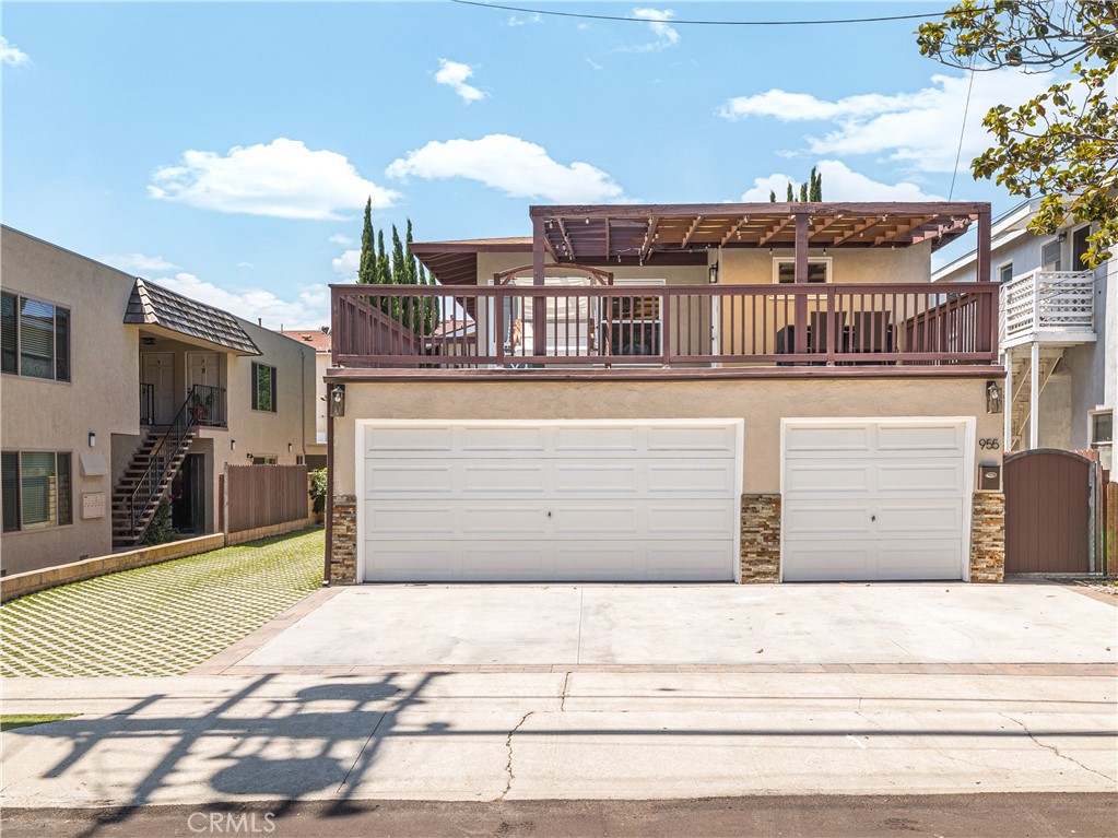 a house view with a outdoor space