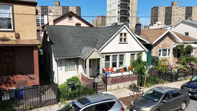 $847,500 | 3044 Brighton 2nd Street | Brighton Beach