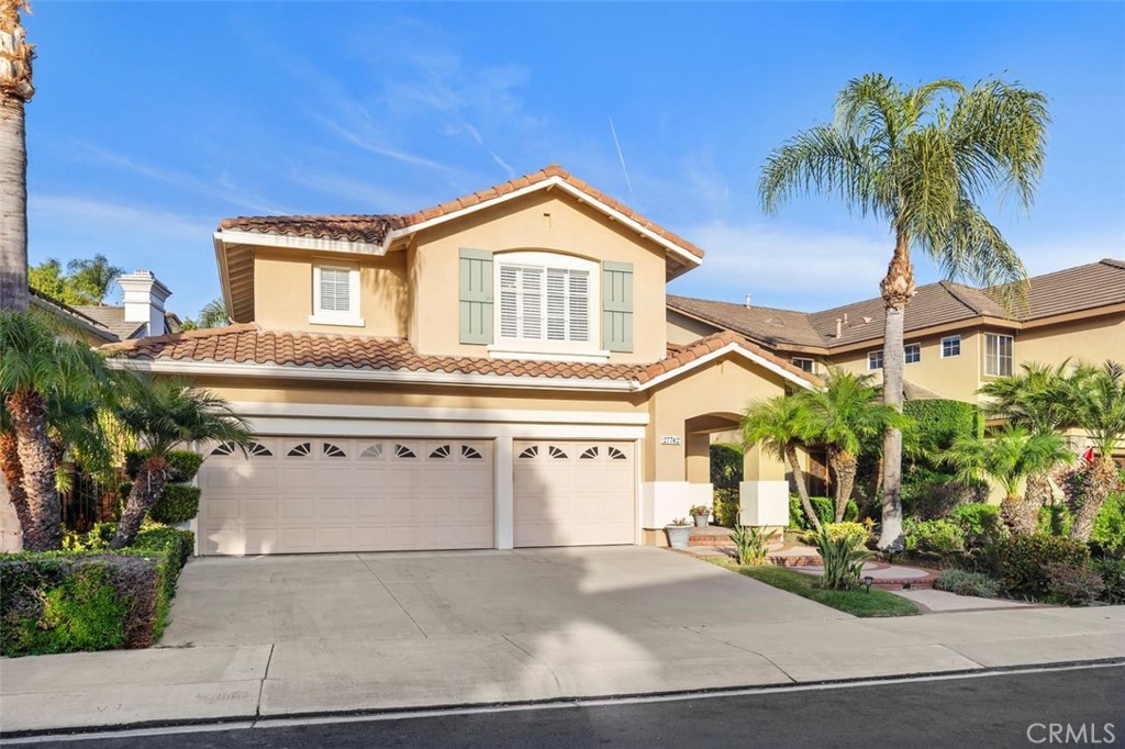 a view of a house with a yard and garage