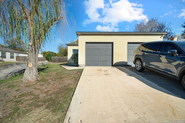 $1,250 | 14532 Clovelly Wood | Woodstone Hills