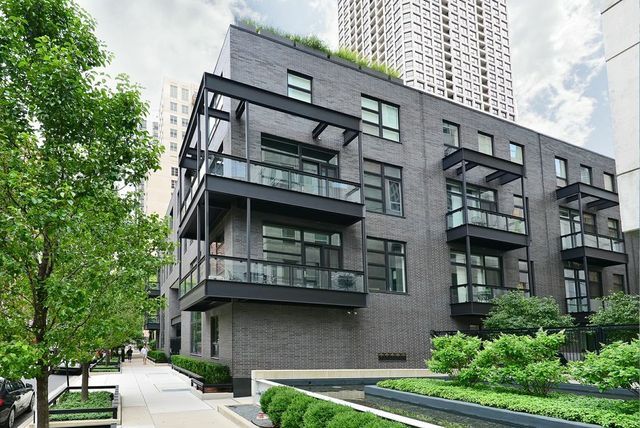 $2,500,000 | 1017 North Dearborn Street | Gold Coast