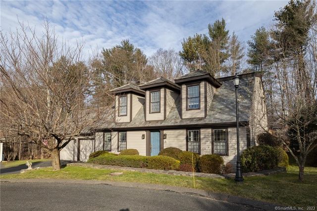 $589,900 | 9 Hill View Lane | Woodbury