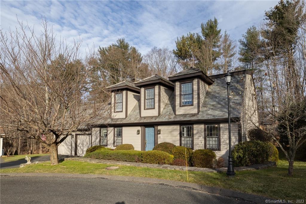 Beautiful, newer wood roof