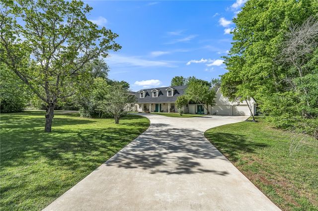 $925,000 | 1501 Bluebonnet Drive | Quail Run Estates