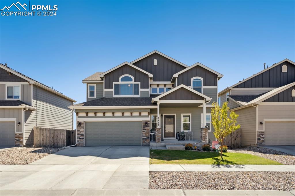 Craftsman-style house featuring a garage