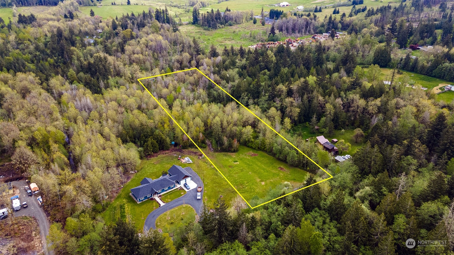 a view of a tennis court