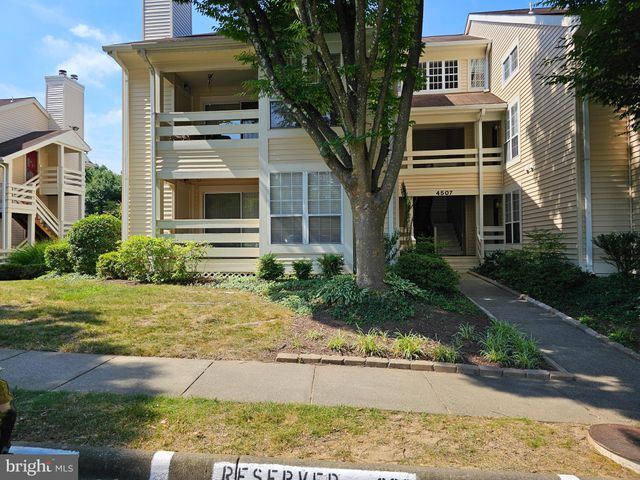 $329,900 | 4507 Hazeltine Court, Unit A | Carr at Pinecrest